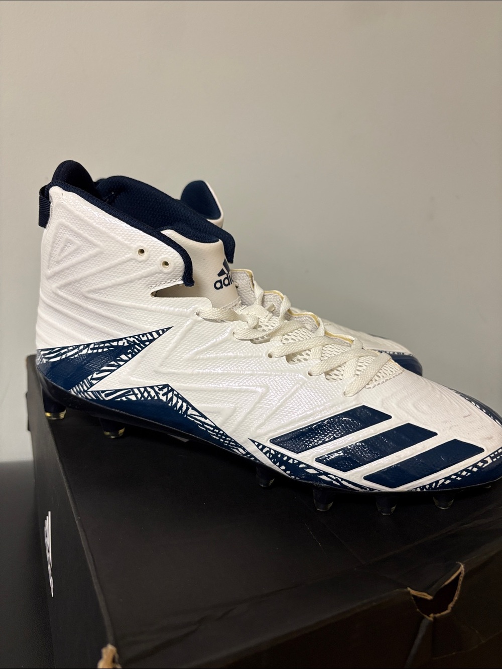 NWT Adidas Break Mid Cleats